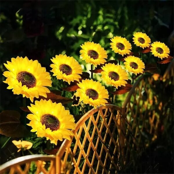 SOLAR SUNFLOWER OUTDOOR GARDEN LIGHT